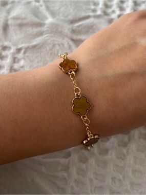 Gold Flower Link Bracelet with Amber Inlay